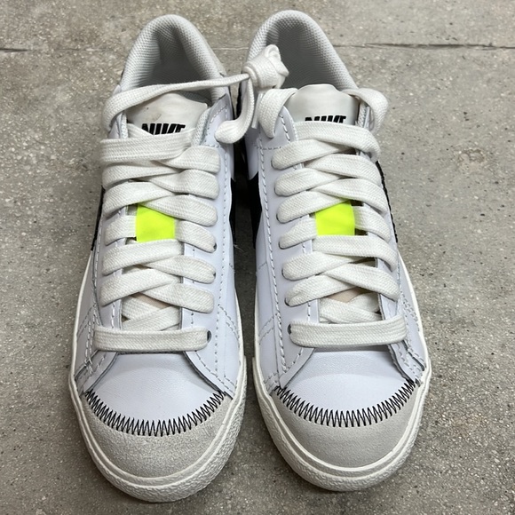 New with box - Men’s Nike Blazer Low ´77 Jumbo - DN2158 101 - Picture 4 of 8